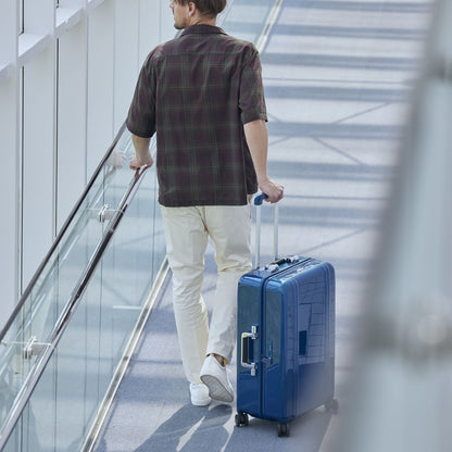 Classic Lightweight 3.0 | 24" Spinner Travel Case